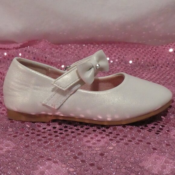 TAXI GIRL | size 8 kids | Girls White Mary Jane Shoes | NIB - Picture 4 of 13